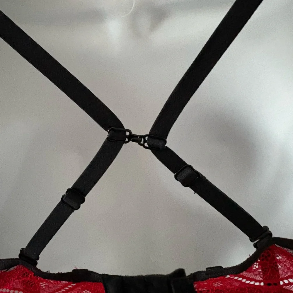 La Senza Red Lace Strappy Bra & Thong Set - Picture 4 of 9